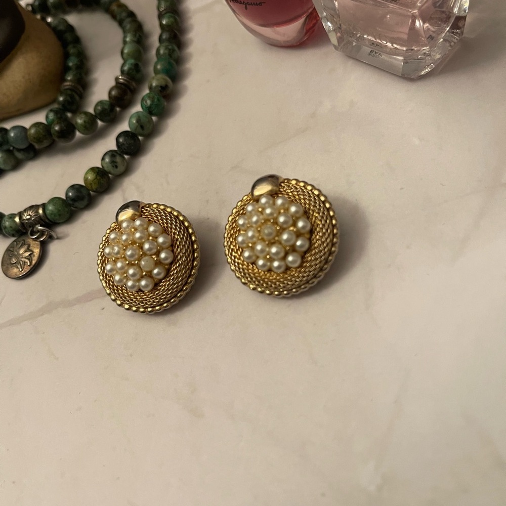 Vintage Gold and Pearl Accent Clip Earrings - Picture 4 of 10